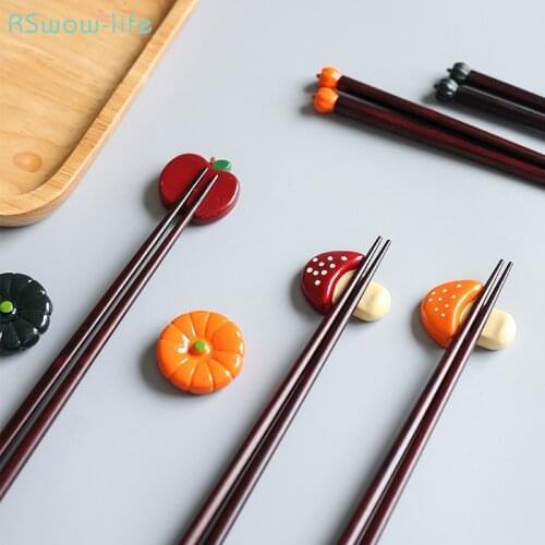 2PCS/Set Japanese Style Vegetable Fruit Wood Pumpkin Mushroom Chopstick Holder Shelf Creative Mini Household Tableware Supplies