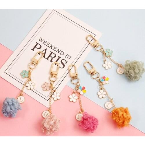 2021 Cute Romatic Flower Pompom Ball Keychain For Women Key Chains Ring Car Bag Pendent Charm Airpods Accessories D385