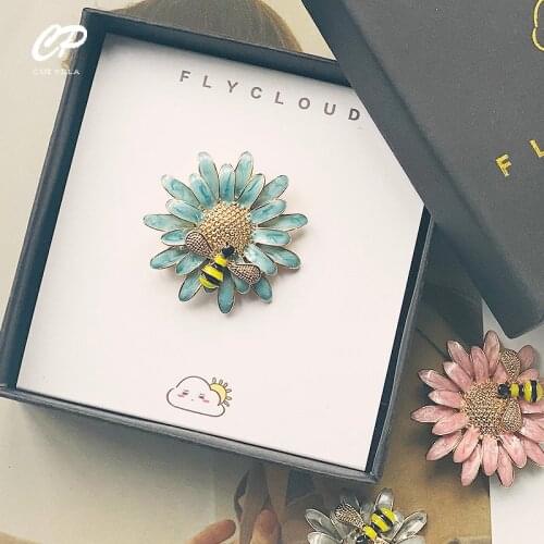 Cute Chrysanthemum Bee Brooches Gift For Women Fashion Lady Clothes Jewelry Hijab Pins Broach Pins Luxury Broche Bee Brooch