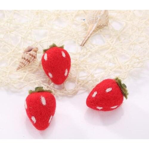 1 PC Soft Wool Felt Craft Supply Strawberry Fruit Shape Poke DIY Kits Bag Christmas Decorations Brooch Keychains Making