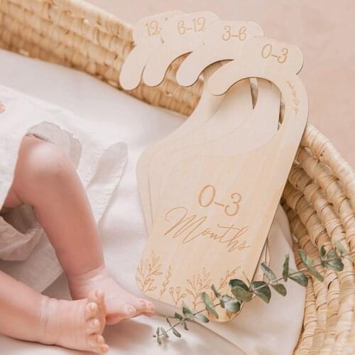 11pcs/ 1Set Baby Wooden Clothing Isolation Board Baby Milestone Wooden Cartoon Animal Commemorative Card Baby Photo Props