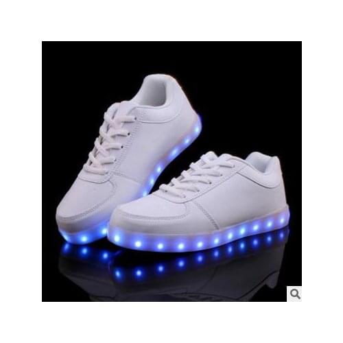 2019 Boys Winter Sports Shoes Mens Colorful Luminous LED Lights Shoes Waterproof Non-slip Warm Shoes Men and Womendance Shoes