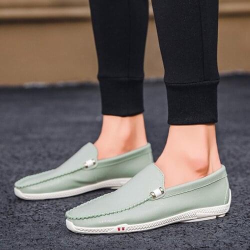 Men Leather shoes slip on fashion Loafers Retro Tassel Shoes Slip On Comfortable Casual Male Party Flats Footwear moccasins men
