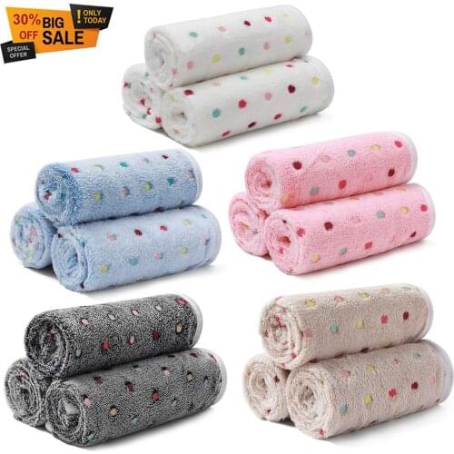 Super Soft and Cute Dot Pattern Pet Blanket snuggly Flannel Fleece Throw Blankets for Dog Puppy Kitten Cat Indoor Warm Sleep Mat