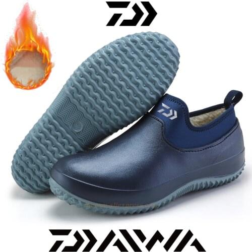 Daiwa Winter 2020 New Men Shoes Outdoor Fishing Shoes Breathable Non-slip Waterproof Plus Velvet Warm Water Shoes Rain Boots