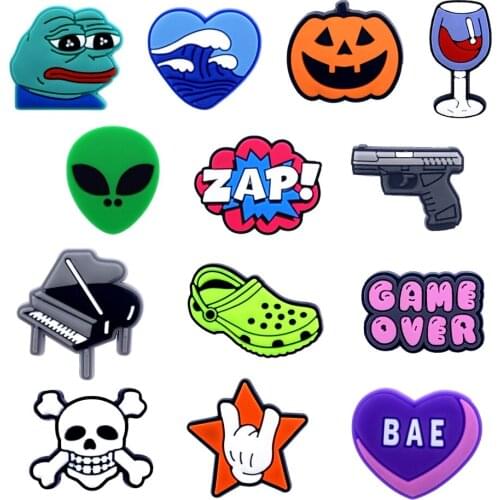 Wholesale Mix 100PCS Graden Shoe Accessories Lovely Hot Selling Gun Shoes Charms Kids Party Gifts Wine Glass Croc Buckles