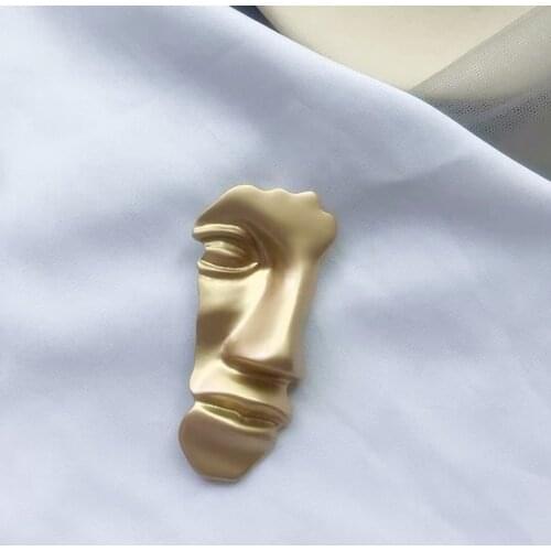 2019 New Hyperbole Abstract Gold Metal Clothing Accessories Half Human Face Portrait Brooch for Women Party Fashion Jewelry