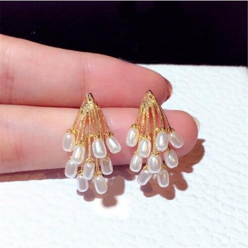 New Fashion Korean stud Earrings for women Exquisite Simple Imitation Pearl Flower earrings Female