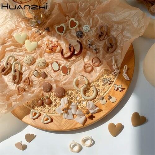 HUANZHI 2021 New Vintage Spray Paint Multi-color Heart Bow Bear Metal Geometric Irregular Stud Earring for Women Party Jewelry