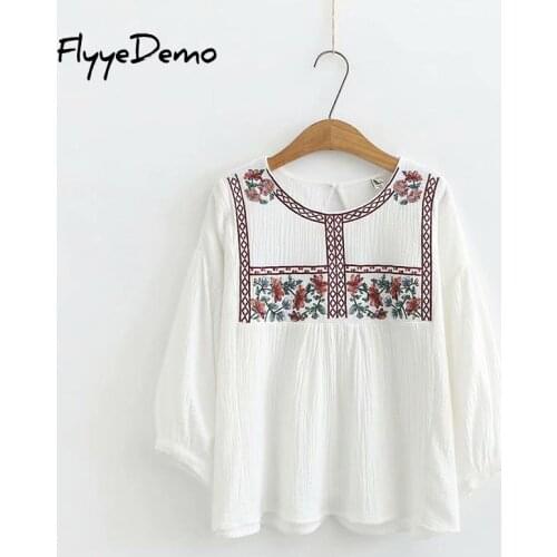 Womens Tops And Blouses Women Shirts White Blouse Plus Size Women Flower Embroidery O-neck Women Shirts 2020 Spring Summer New