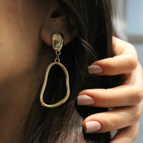 New Fashion Gift Personality Earrings Hollow Metal Alloy Irregular Womens Earrings Gold Exaggerated Earrings Wholesale