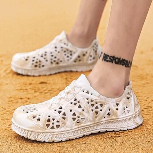 Mens Summer Baotou Hollow Out Overshoes Camouflage Hole Shoes Soft Bottom Anti-Skid Beach Shos Garden Shoes Sandals Size 40-45