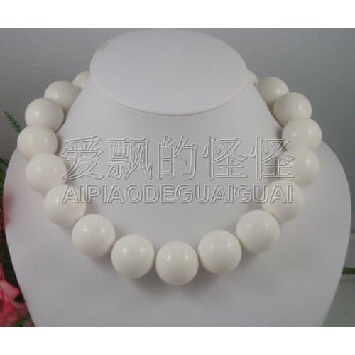 N090515 18'' White 18mm Tridacna Coral Necklace
