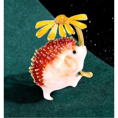 2020 Winter New Product Wild Cute Cartoon Hedgehog Brooch Fashion DesignFunny High Quality Daisy Women Animal Jewelry Gift