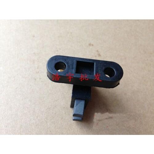 1Pcs Universal Generator Carbon Brush For KAMA KIPOR Kawasaki 188F 5kw 6kw 4KW 5KW 6KW 6.5KW 7KW 7.5KW gasoline generator parts