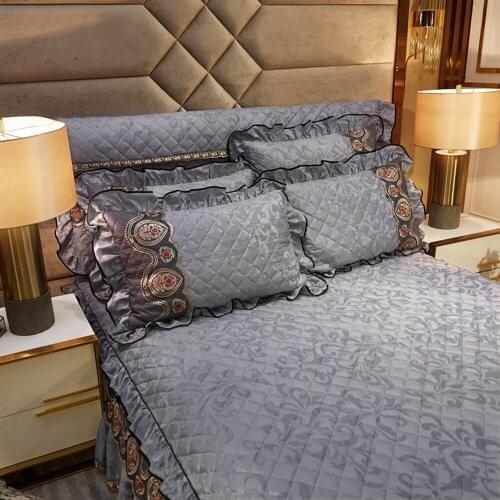 Velvet Warm Soft Flat Bed Sheet Queen King Bed Spread Bed Skirt Plush Luxury Lace Padded Bed Skirt No Pillowcase