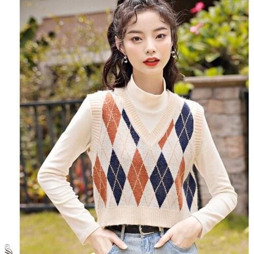 2021 fashion new autumn and winter color matching diamond lattice v-neck sleeveless short knit sweater pullover vest women