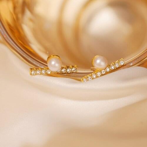Exquisite and Small Pearl Earrings Inlaid with Diamonds Stud Earrings for Women Piercing Jewelry