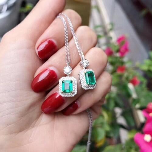 AEAW Jewelry 18K White Gold 0.9ct Natural Emerald Necklace Cushion Cut Green Gemstone Necklace Women Jewelry