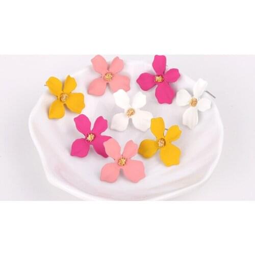 LEADERBEADS Korean Style Small Size Simulated Flower Drop Earrings Girls Cute Gift for Womens Wedding Party Romantic Jewelry