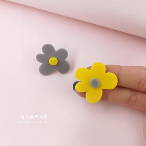QUMENG 2021 Korean Cute Sweet Acrylic Asymmetric Yellow Flower Stud Earrings Lovely Girl Childrens Daily Outfit Jewelry Gifts