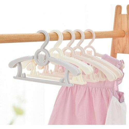 5pcs/set Retractable Childrens Hangers Cute Cartoon Bear Bow-knot Pattern Plastic Hanger No Trace Anti-slip Adult Clothes Rack
