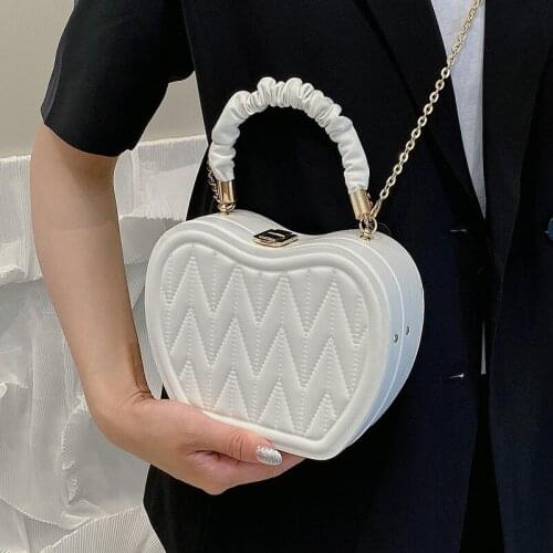 High-quality Ladies Heart-shaped Shoulder Bag 2021 New Trendy Fashion Shoulder Bag Niche Design Wild Fold Chain Messenger Bag