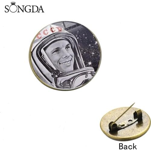 New Soviet Space Flight Hero Yuri Gagarin Brooch CCCP Cosmonautics Day 1961 Badge Rockets Launch Pin USSR Red Star Brooch