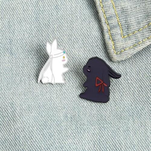 Ins Creative Cute Cartoon Black and White Rabbit Alloy Brooch Fashion All-match Animal Badges Personalized Clothing Accessories