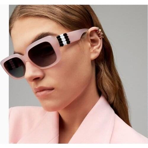 2021 New Retro Pink Square Sunglasses Vintage Gradient Lens Sun Driving Luxury Brand Sexy Oversized Travel Glasses Oculos De Sol