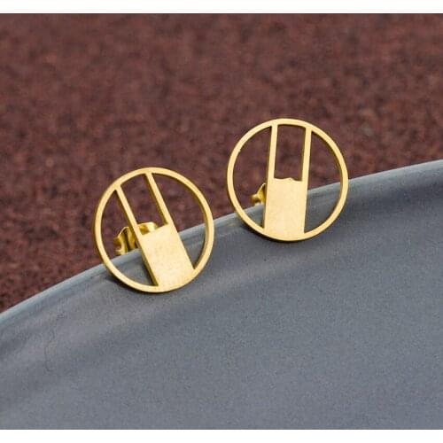 GORGEOUS TALE Stud Earrings