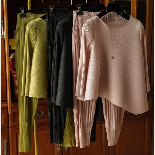 The comfortable Summer 2021 the most aesthetic clothes Pleated loose pants sets women casual vintage style two-piece suit