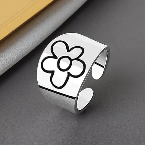 2021 New Korean Style Flower Rings for Women Punk Trendy Vintage Plum Blossom Ring Small Daisy Flower Rings Party Couple Rings