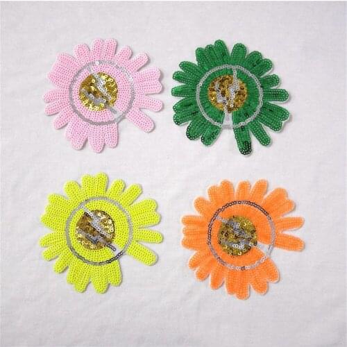 Maxsin 1 Pc High Quality New Fashion Embroidery Sequins Sticker Daisy Flower Patch Iron On Bags Clothes DY Decoration Applique