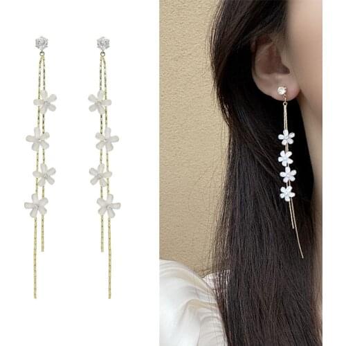 Korean Temperament Crystal White Flower Ear Clip on Earrings No Hole 2020 New Trendy Long Tassel Petal Clip Earrings No Piercing
