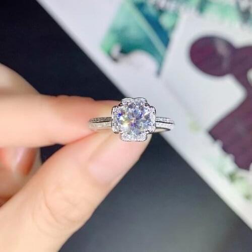 Passed Diamond Testhigh Quality Moissanite Clover Diamond Ring D Color 18K White Gold Diamond Ring Women Fashion Wedding Jewelry