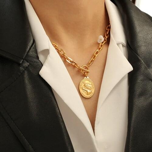 Vintage Portrait OT Chain Fashion Atmosphere Hand Carved Natural Shell Flower Pendant Body Jewelry Brass Baroque Necklace