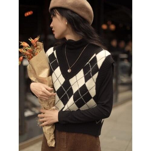 Temperament diamond lattice knitted vest vest women autumn and winter 2021 new French retro v-neck lazy vest