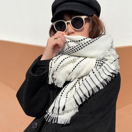 2020 Korean new winter cashmere like warm womens scarf fashion black and white breakpoint stripe imitation cashmere outer Cape