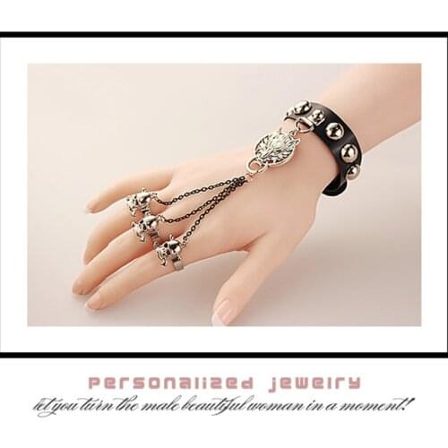 Halloween Skull Wolf Head Bracelet Punk Rock Style Man Skull Spike Glove Gothic Bracelet Glove PU Leather Bangle Gifts