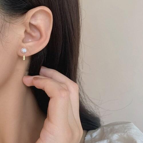 AOMU 2020 New Simple Retro Fishtail Shape Pearl Metal Small Stud Earrings Temperament All-match for Female Jewelry Gifts