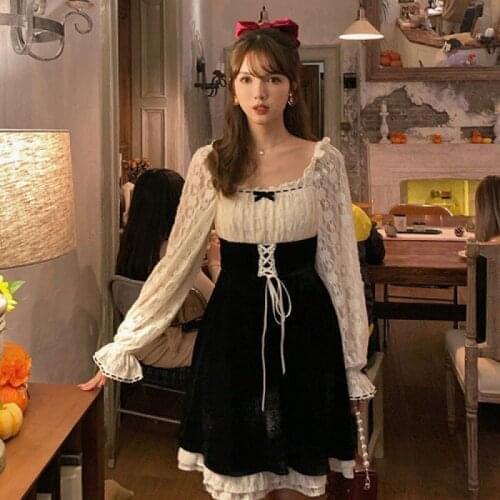 Hanging neck black and white dress retro puff sleeve stitching dress