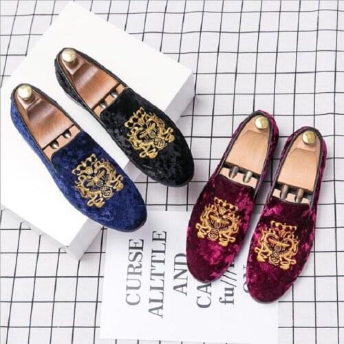 Men Fashion Suede Leather Embroidery Loafers Mens Casual Printed Moccasins Oxfords Shoes Men Wedding Party Driving Flats 1A56