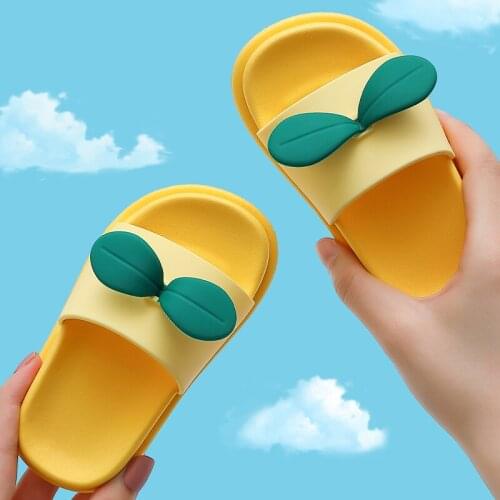 2020 New Childrens Slippers Boys Girls Funny Beach Shoes Home Bathroom Soft Flat Slides Kids Summer Cute Leaves Rabbit Sandals