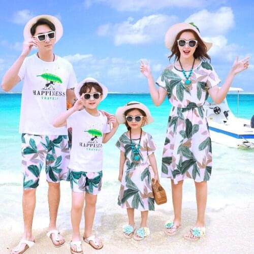 Mom Daugther Floral Chiffon Holiday Dress Father Son Short T-shirt and Floral Shorts Beach Set Family Matching Outfit Wholesales