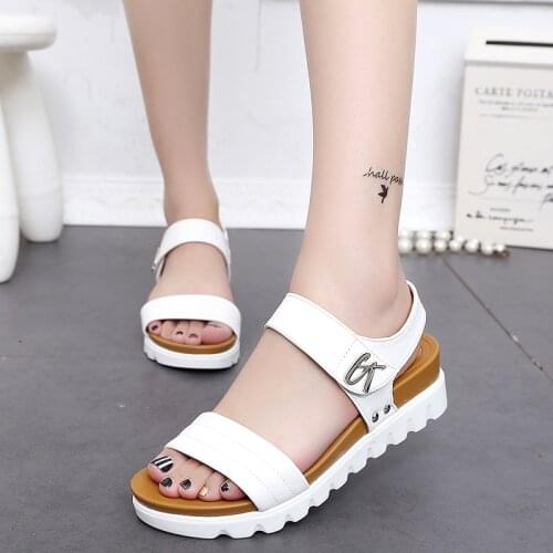 HOT Summer Gladiator Sandals Women Aged Leather Flat Fashion Women Shoes Casual Occasions Comfortable The Female Sandals 5CM
