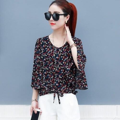 Women Summer Style Flower Printed Chiffon Blouses Shirts Girls Half Flare Sleeve Floral Bow Tie decor V-Neck Blusas DF2720