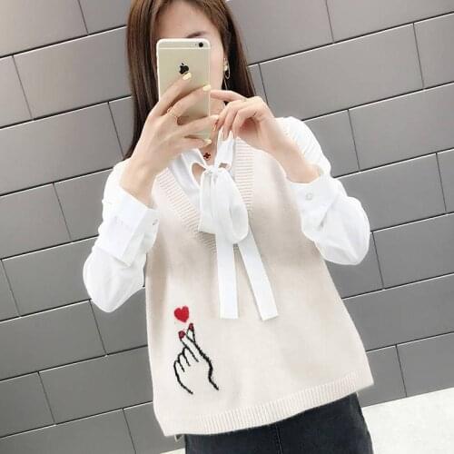 2021 spring and autumn new ladies vest sweater loose casual fashion V-neck sleeveless knit short all-match blouse women