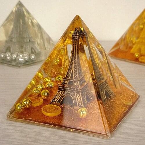 1pc Eiffel Tower Pen Rest Stand Desktop Pyramid Decoration Pen Holder (Bronze)