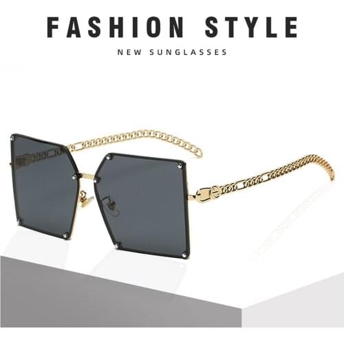 New Fashion Oversize Gradient Sunglasses For Women Vintage Alloy Chain Frame Rivet Square Sun Glasses Female Elegant Shades